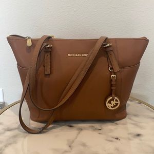 Michael kors tote